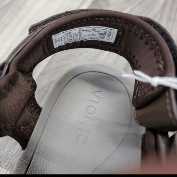 NIB Vionic Canoe Leo Leather Sandals - Picture 3 of 8